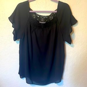 Women’s black top, size large